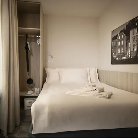 City Hotel Ljubljana 4*