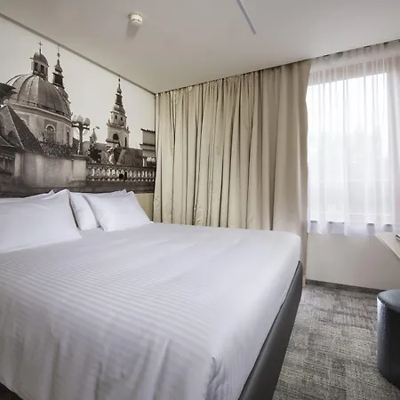 City Hotel Ljubljana Szálloda
