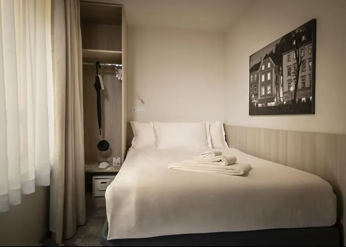 City Hotel Ljubljana 4*